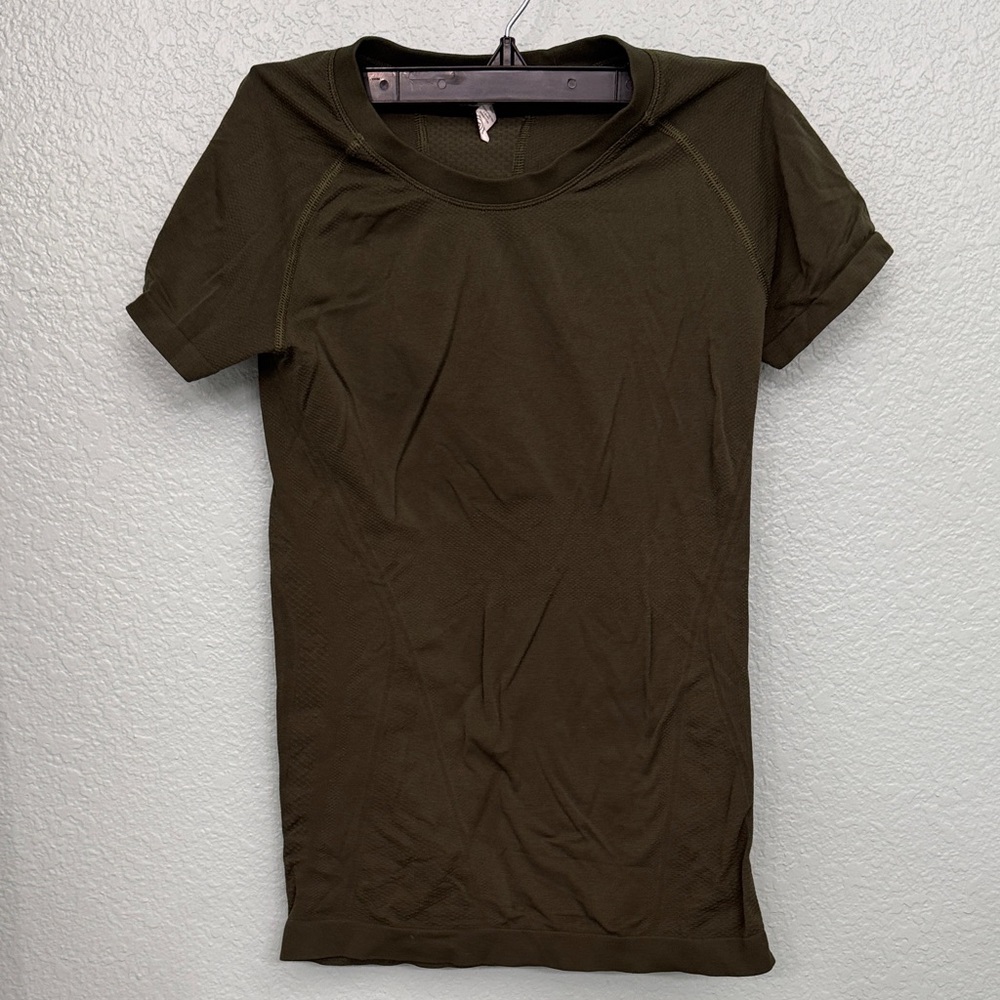 Athleta Olive momentum Tee